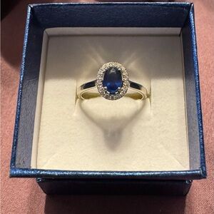 Absolutely beautiful 14K gold blue sapphire and diamond ring